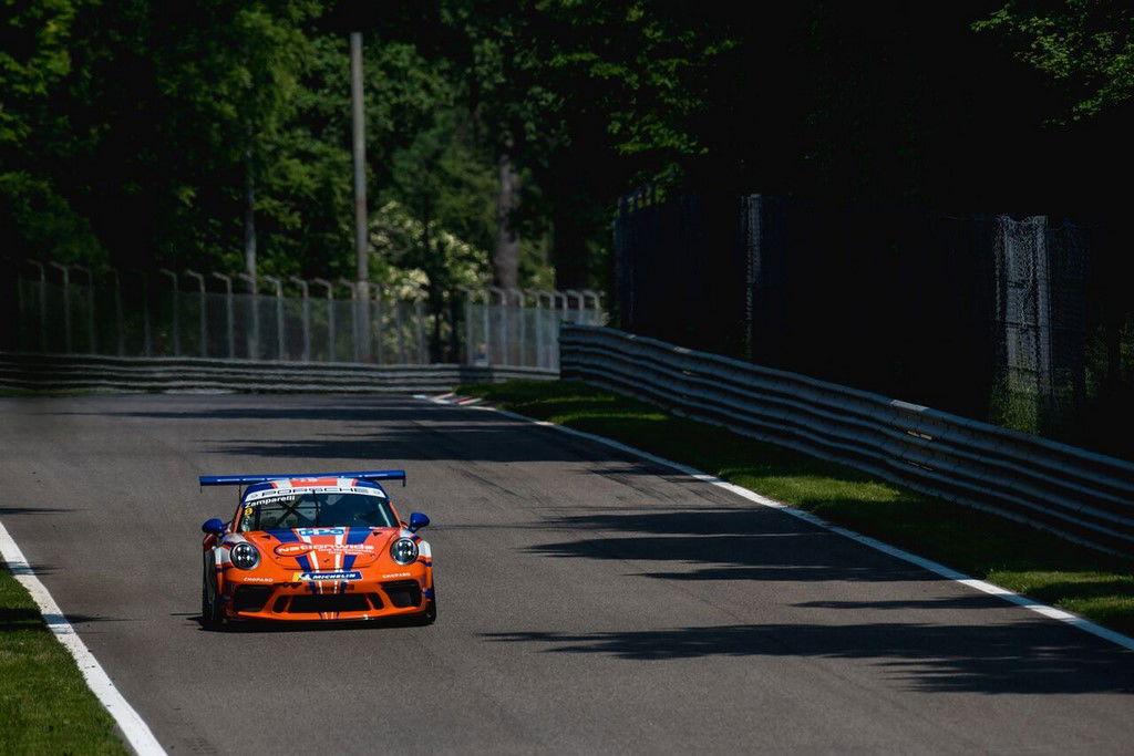 Zamparelli escapes pile-up to win opening Monza race